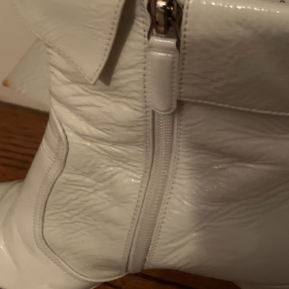 CHANEL White Heeled Ankle Boots with Bow - Picture 8 of 9